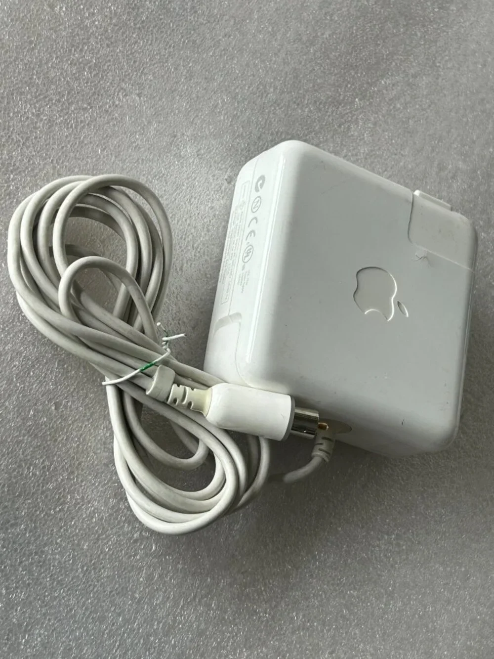 Genuine APPLE A1021 65W Portable Power Adapter USED Tested Good